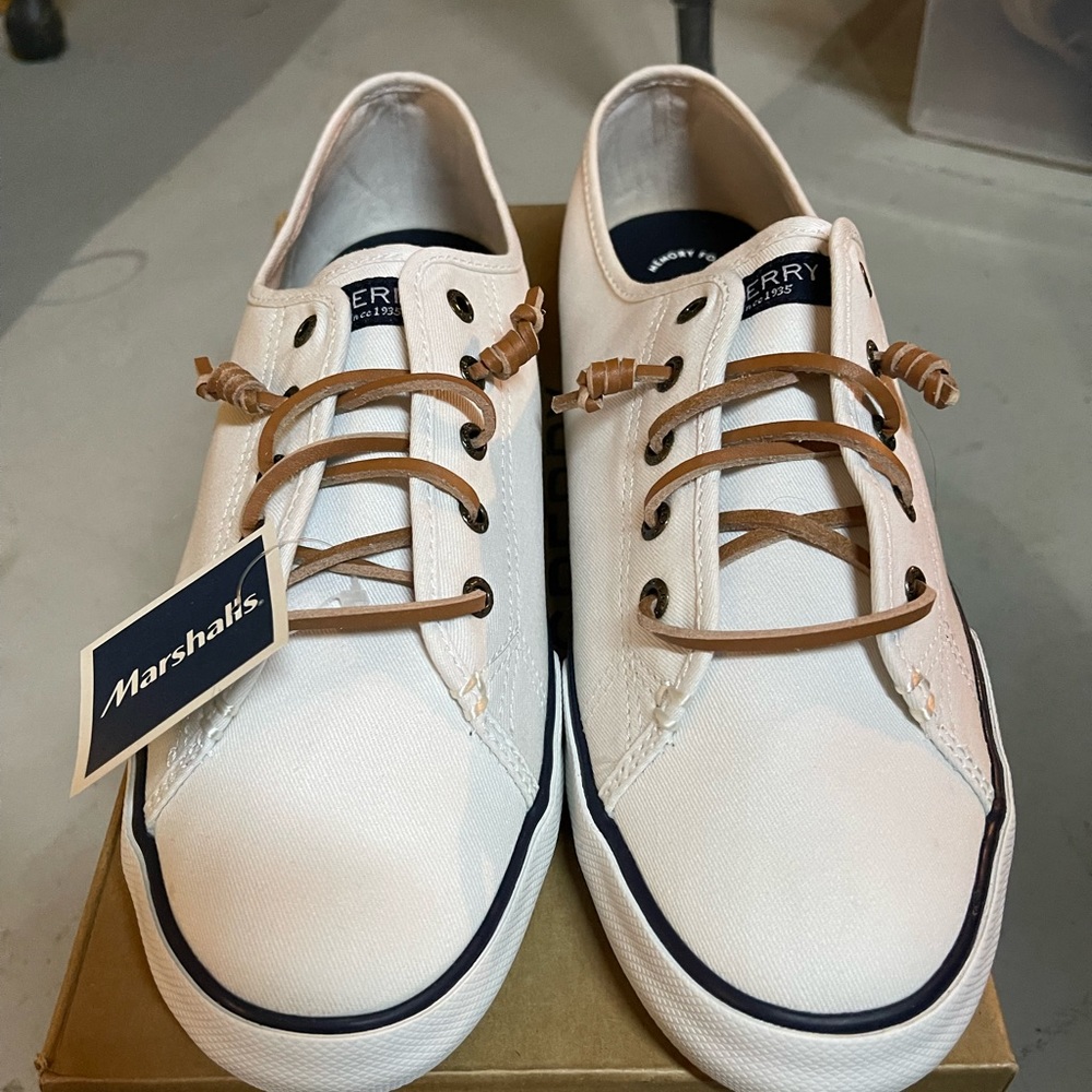 Sperry lace ups 11 NWT